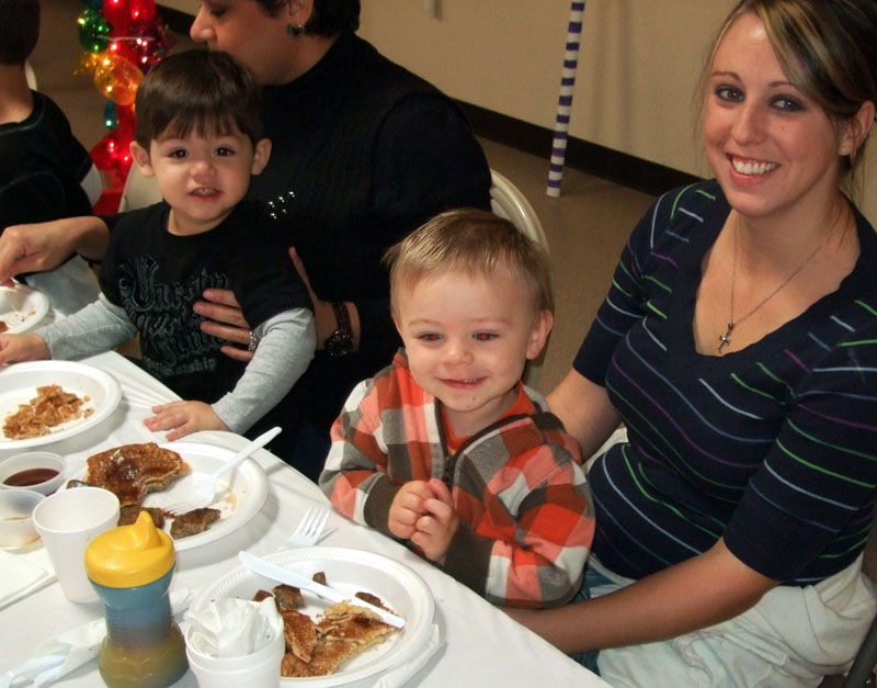 photo of kids eating breakfast